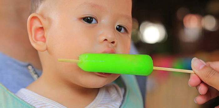 ทำไมเราไม่ควรใช้ขนมเป็นรางวัล ลูกทำดี อย่าให้อาหารเป็นรางวัลเพราะอะไร?