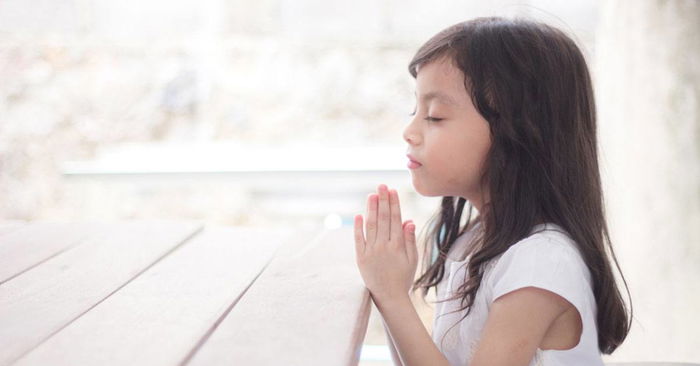 สอนลูกสวดมนต์ก่อนนอน ต้องสวดบทไหนลูกถึงจะเจริญ