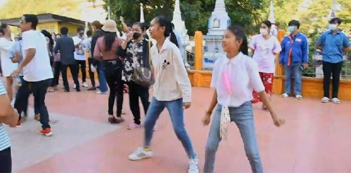 ลิเกวัยเด็กหัวใสรับเต้นงานบวช หลังโควิดทำพิษไม่มีงานลิเกให้แสดง