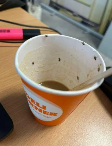 สุดสยอง! หญิงสาวกดกาแฟ ตู้กดอัตโนมัติ พบเจอสิ่งไม่คาดฝัน อาการทรุดเข้าห้องไอซียู