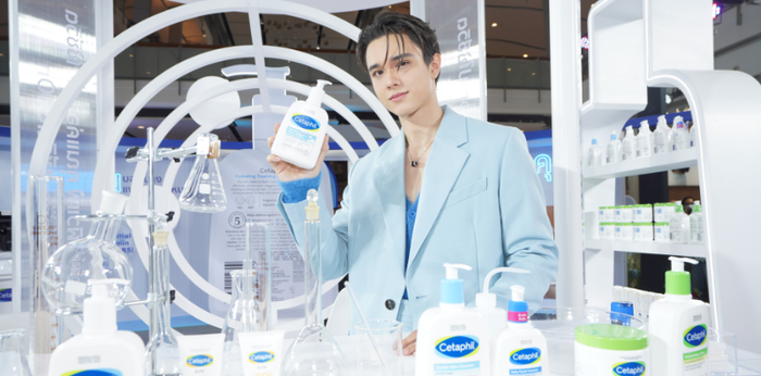 ไมกี้ นำทัพ โอห์ม – ไกด์ โปรยเสน่ห์ผิวหน้าใสให้เอฟซีใจเต้นรัว