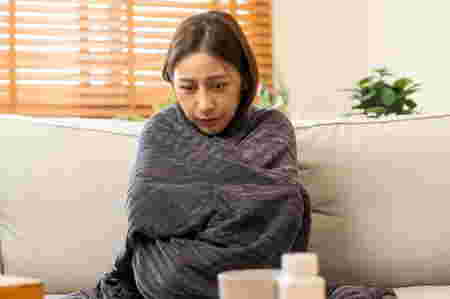 สาเหตุที่แม่หลังคลอดรู้สึกหนาว