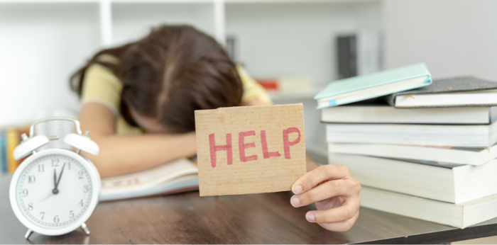 โรงเรียนไทยเรียนหนักไปไหม เรียนหนักมากไปส่งผลอย่างไรต่อพัฒนาการของลูก