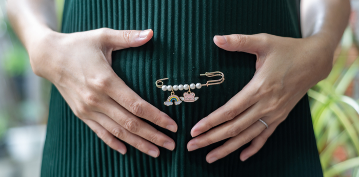 คนท้อง ติดเข็มกลัด