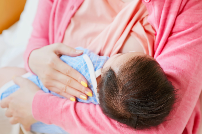 ประโยชน์ของนมแม่