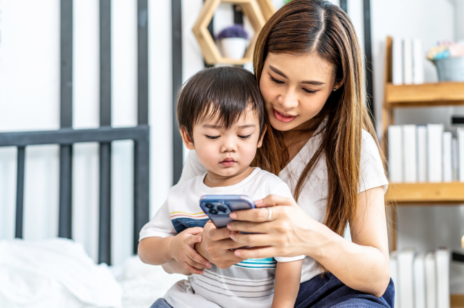 ปล่อยลูกดูคลิปสั้น