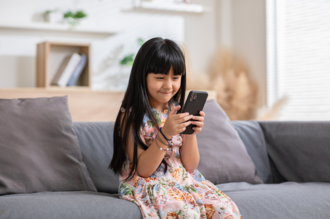 ปล่อยลูกดูคลิปสั้น