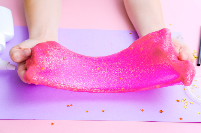 เด็กเล่นสไลม์