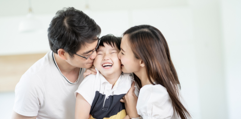 พลังแห่งการกอด: 5 เหตุผลที่แม่ควรกอดลูกให้บ่อยกว่าเดิม