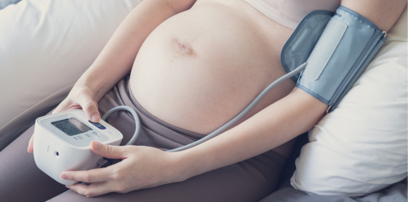 คนท้องความดันสูง อันตรายยังไงกับแม่และลูก? วิธีดูแลตัวเองเมื่อความดันสูง