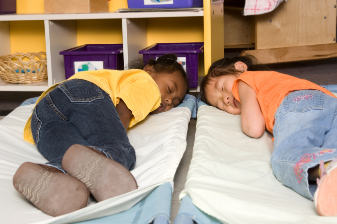 เด็กนอนกลางวัน