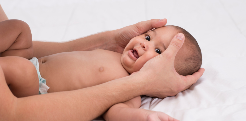 ลูกนอนหงาย หัวแบน จริงหรือ? 5 วิธีปั้นลูกหัวทุยสวย (อย่างปลอดภัย)