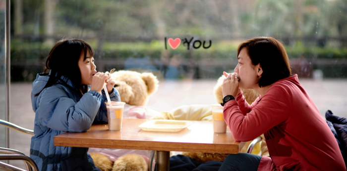 “ดีใจนะที่ลูกเล่าให้ฟัง” คำพูดง่ายๆ เปลี่ยนชีวิตลูกได้ ด้วยพลังของการ ฟังโดยไม่ตัดสิน