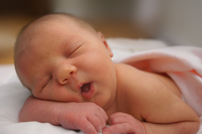 น้ำหนักทารก 1 เดือนควรขึ้นเท่าไหร่