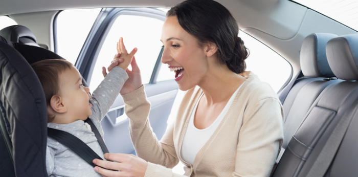 เดินทางไกลไม่น่าเบื่อ! แจกลิสต์ 20 กิจกรรมเล่นกับลูกบนรถ วัย 0-6 ปี