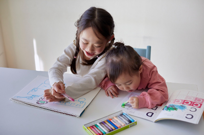 ฝึกลูกให้ใจเย็น ระบายสีในกรอบ