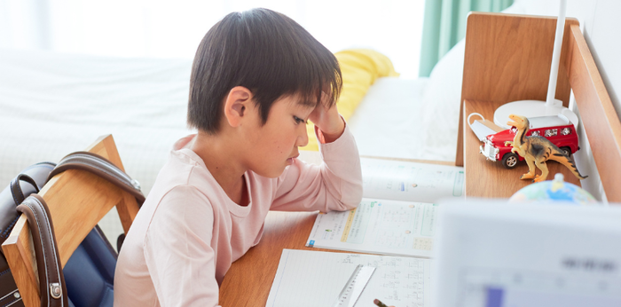 บทเรียนเฉียดตาย! เด็กชายวัย 11 ปี ทำการบ้านติดต่อกัน 14 ชั่วโมง จนต้องเข้าโรงพยาบาล