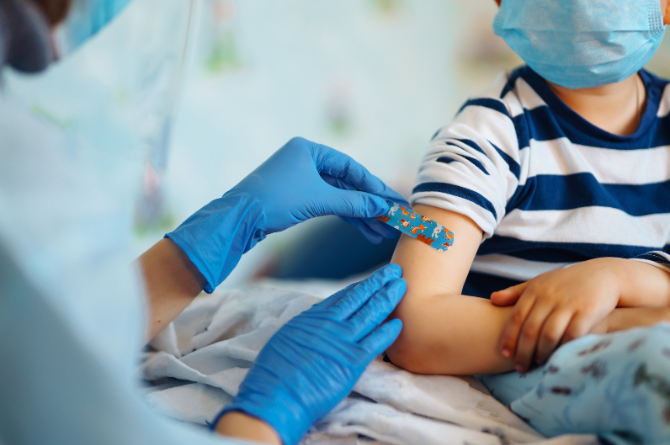 เด็กฉีดวัคซีน
