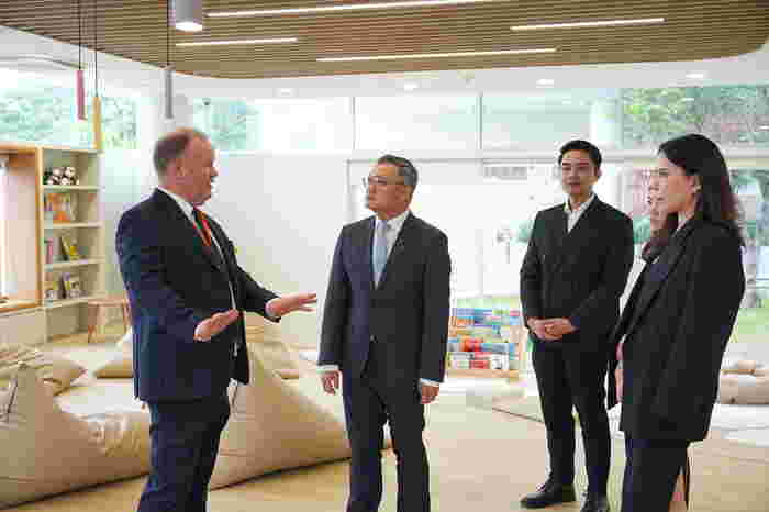 สถาบันอาทิตย์ อุไรรัตน์ ร่วมกับ แสนสิริ