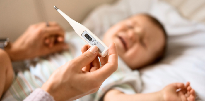 หมอเด็กแนะวิธีรับมือ "ลูกชักจากไข้" แม่ต้องตั้งสติ จับลูกนอนตะแคง