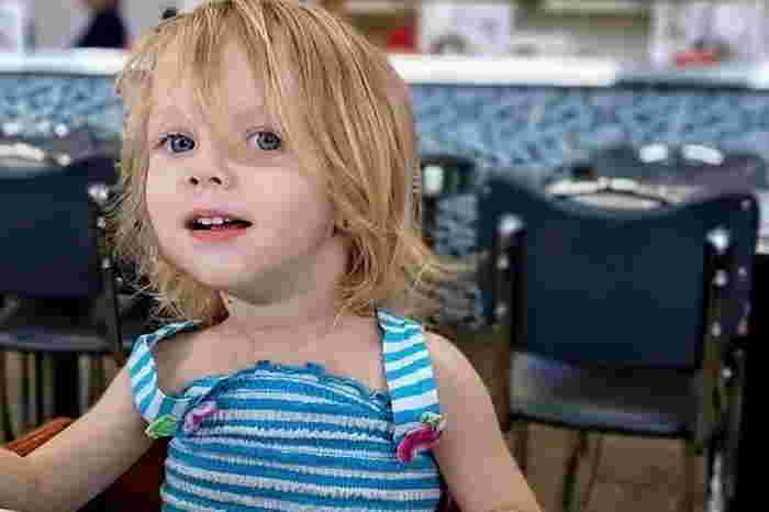 LockLynn McGuire ถูก พ่อแม่ขังไว้ในห้องกับพิตบูล