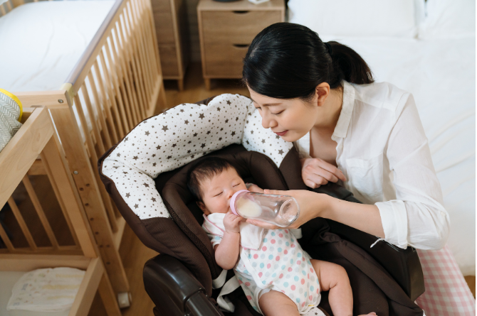 น้ำนมแม่ กลางวัน-กลางคืน