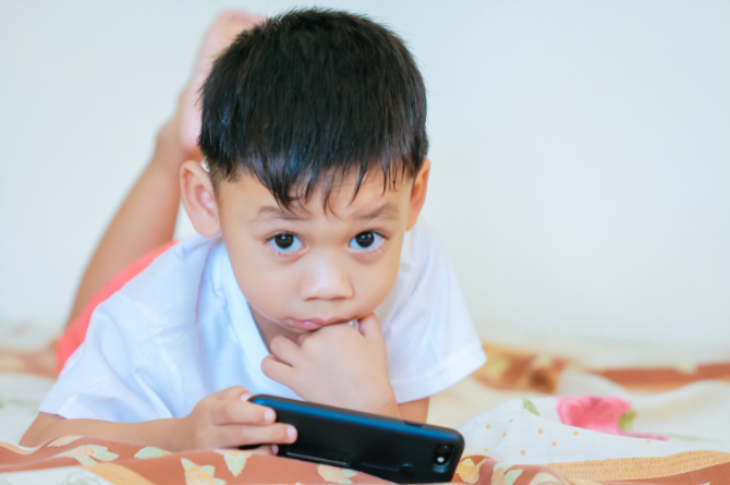 ลูกมีสมาร์ทโฟนเร็ว 