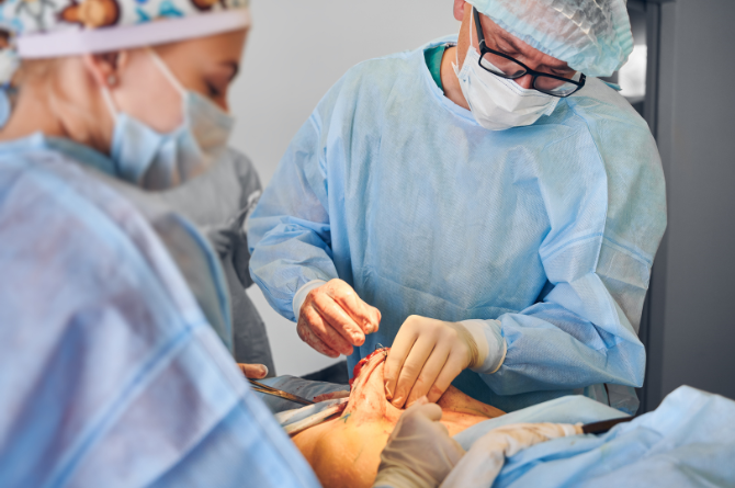 ผ่าคลอดพร้อมตัดหนังหน้าท้อง