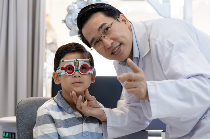 หมอเด็กเฉพาะทาง หมอตาเด็ก