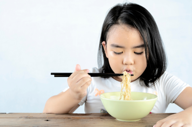 ให้ลูกกินอาหารแปรรูปบ่อย