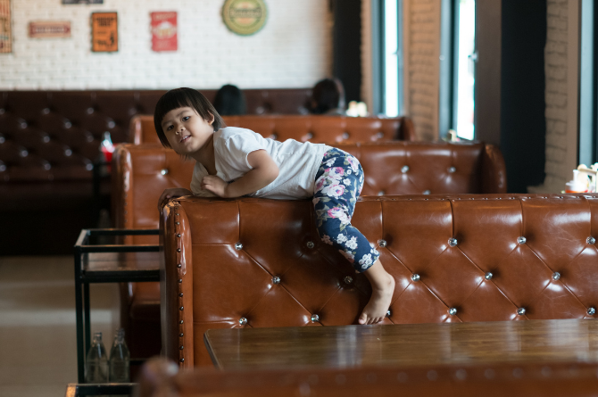 พฤติกรรมดื้อรั้นในวัยเด็ก