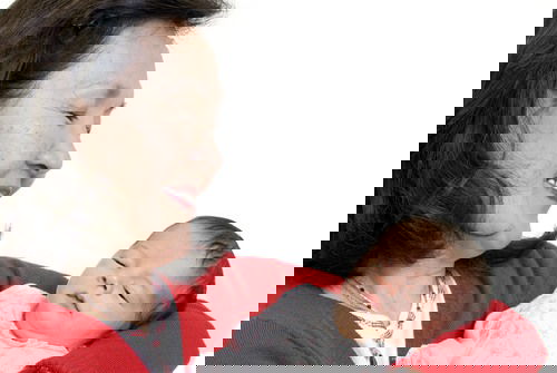 Melahirkan cucu sendiri?