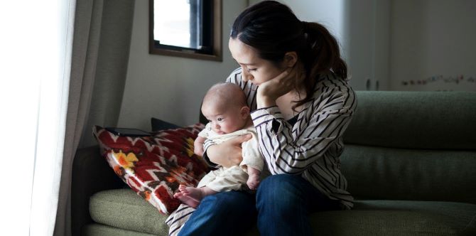 Gara-Gara Kurang Tidur Jaga Bayi, Ibu Ini Terlanggar Pengasuh & Bayi Di Dalam Kereta Sorong