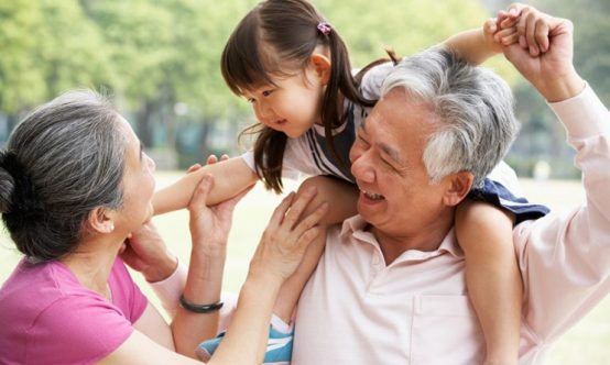 Sering Bertelagah Dengan Orang Tua Kerana Cara Anda Asuh & Disiplin Anak Sendiri? Ini Cara Hadapinya