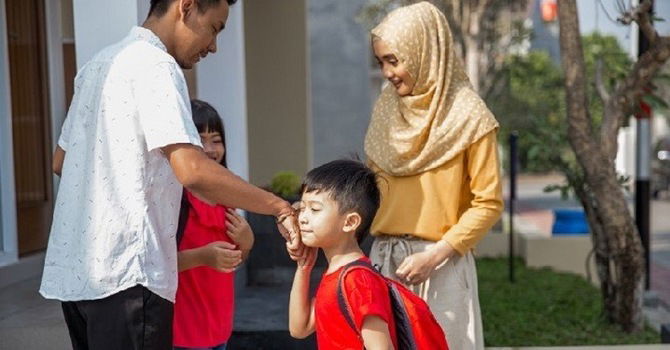 Ingin Anak Membesar Lebih Beradab dan Pandai Hormat Ibu Bapa & Orang Tua? Guna Cara PASTI Berkesan Ini!