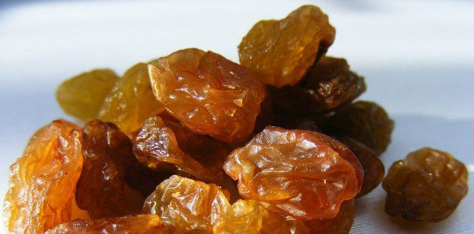 Dentist warns parents against giving children raisins as a snack