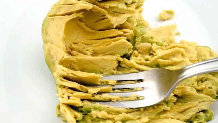 Avocado Egg Smash: Easy Power Packed Lunch For Baby