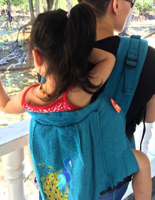 mengendong, mengendong anak, mengendong bayi, mengendong kanak-kanak, dukung bayi, dukung anak 