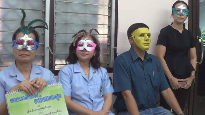 Topeng untuk mereka yang malu membuat ujian pap smear, hospital di Thailand
