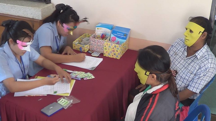 Topeng untuk mereka yang malu membuat ujian pap smear, hospital di Thailand