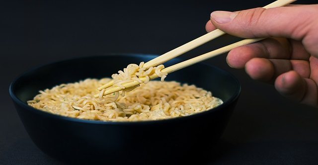 BAHAYA: Berhenti Beri Anak Anda Makan Mi Segera!