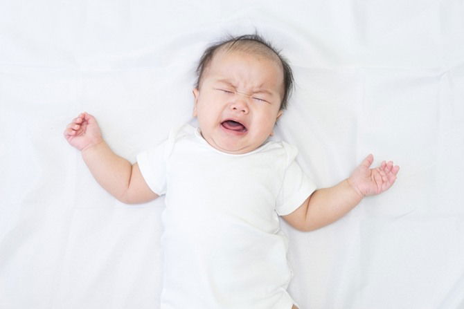 Bayi Anda Merengek Bila Ada Bersama Bayi Lain, Ini Penjelasannya!