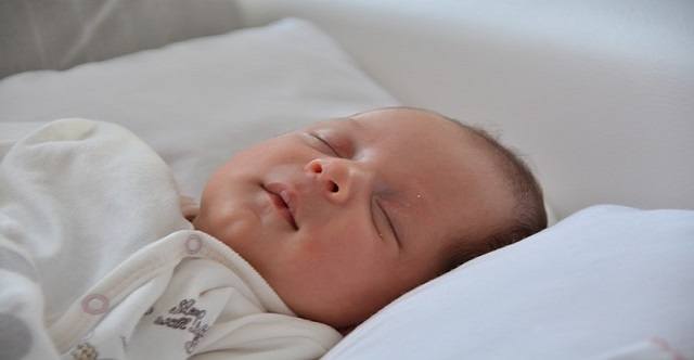 Gaya Tidur Bayi Anda - Apa Yang Selamat Dan Apa Yang Tidak?