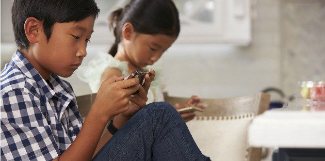 Penggunaan Telefon Pintar Mengganggu 'Visual Berfungsi' Kanak-Kanak