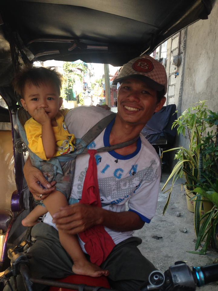 Lepas Isteri Curang Dengan Lelaki Lain Di Facebook, Bapa Ini Bawa Anak Bekerja Sekali