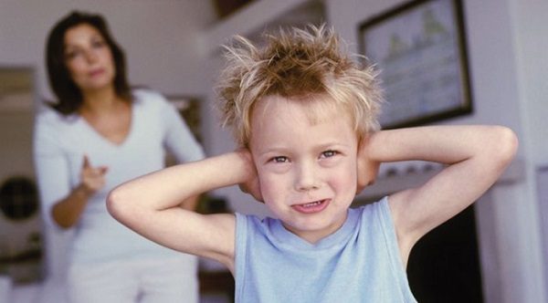 Ibu Bapa, Berhenti Tanya "Kenapa" Jika Mahu Anak Dengar Cakap Anda Bila Dia Buat Perangai