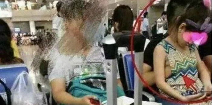 Ibu Ayah Buat TAK TAHU SAJA Lihat Abang Cabul Adik Angkat Di Tempat Umum!