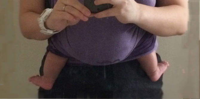 Ada Risiko Hip Dysplasia Jika Anda Dukung Bayi Dengan Cara Salah, Kata Doktor Ini