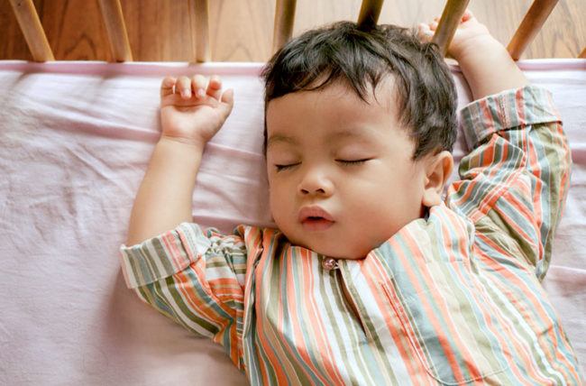 Mitos Vs Fakta: Masalah Tidur Bayi & SIDS, Ada Perbezaan Ke?