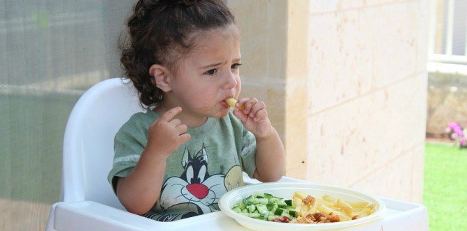 4 Kesalahan Yang Biasa Dibuat Ibu Bapa Ketika Waktu Makan Dengan Anak